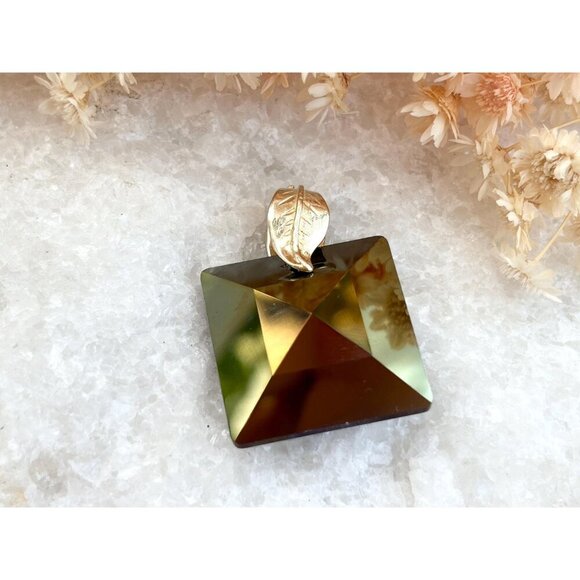 Prismatic Princess Cut Faux Sapphire Gold Leaf Vintage Pendant | Charm - 1" - Picture 4 of 9